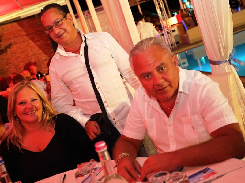 tavoli a pescara con coppie per fare nuove amicizie