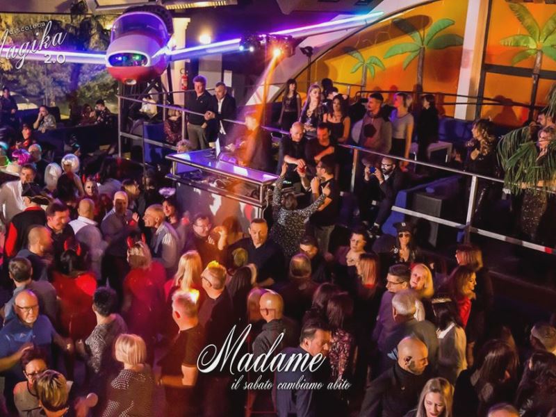 discoteca magika serata disco di sabato dj alberto cantarini