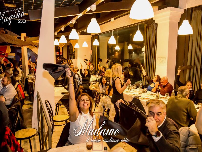 discoteca magika tavolo cena spettacolo e musica disco