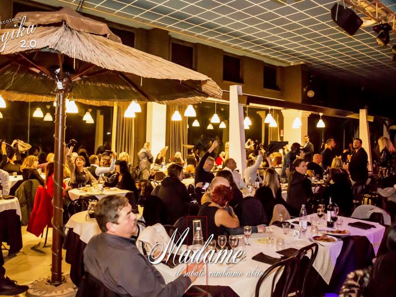 discoteca magika tavoli cena distanti spaziosi delimitati