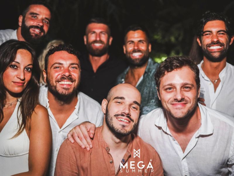 comitiva di amici a pescara organizzare cena e disco