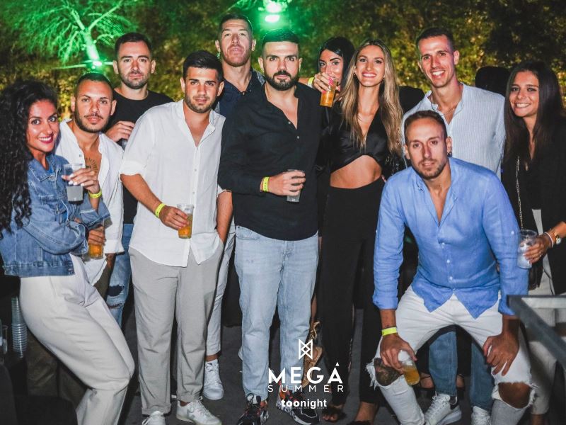 serata a pescara per una festa di palma fra amici