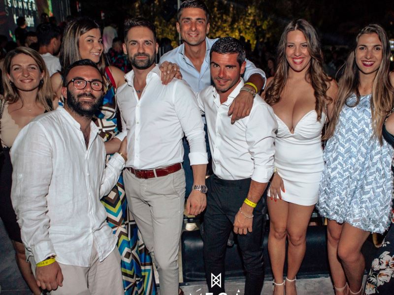 locale serata a pescara per una riunione di scuola liceo