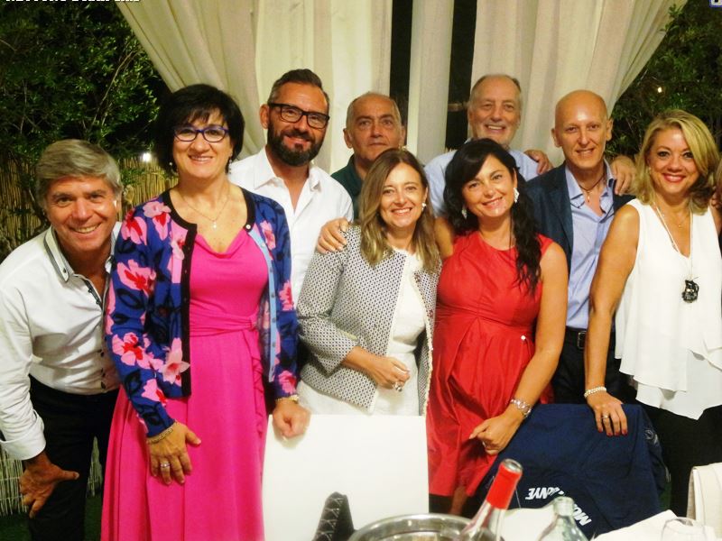 nettuno beach club gruppo di amici riunione